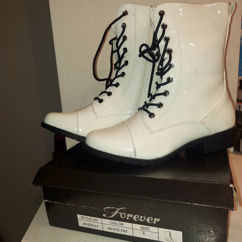 Forever 21 Women's White Lace-Up Boots